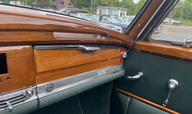 
								Mercedes-Benz 300 D Adenauer Cabrio voll									