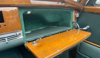 
									Mercedes-Benz 300 D Adenauer Cabrio voll								