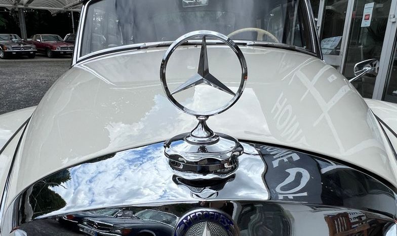 
								Mercedes-Benz 300 D Adenauer Cabrio voll									