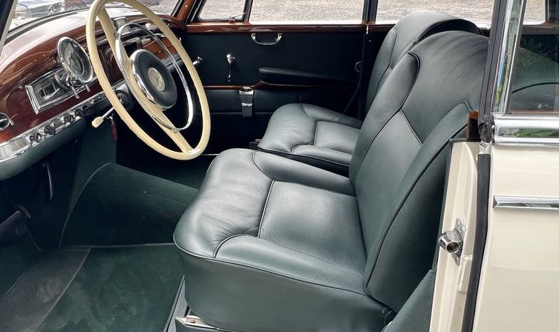 
								Mercedes-Benz 300 D Adenauer Cabrio voll									