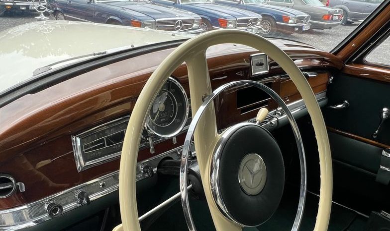 
								Mercedes-Benz 300 D Adenauer Cabrio voll									