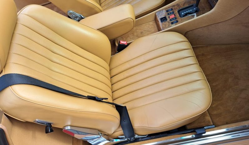 
								Mercedes-Benz SL 560 Rot/Dattel voll									