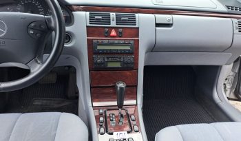 
									Mercedes-Benz E 200 CLASSIC Automatik/Klima voll								
