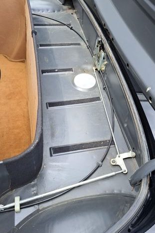 
								Mercedes-Benz SL 560 Schwarz 040 / Leder Dattel voll									