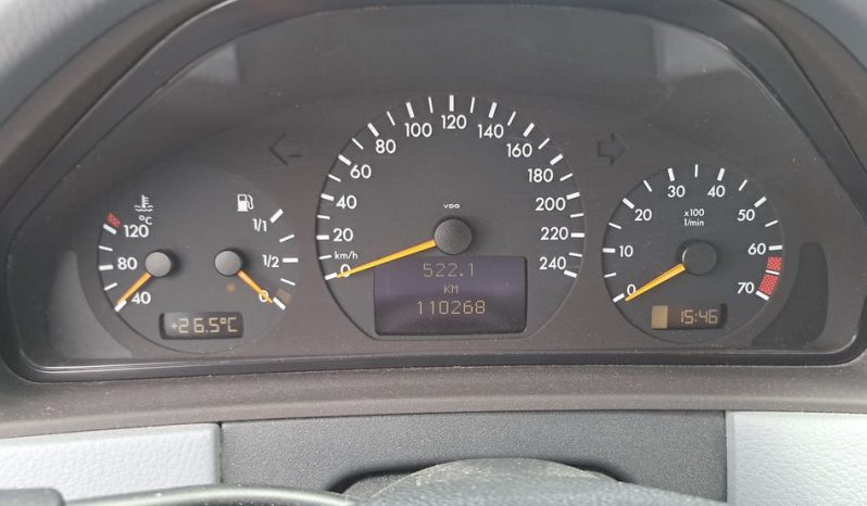 
								Mercedes-Benz E 200 CLASSIC Automatik/Klima voll									