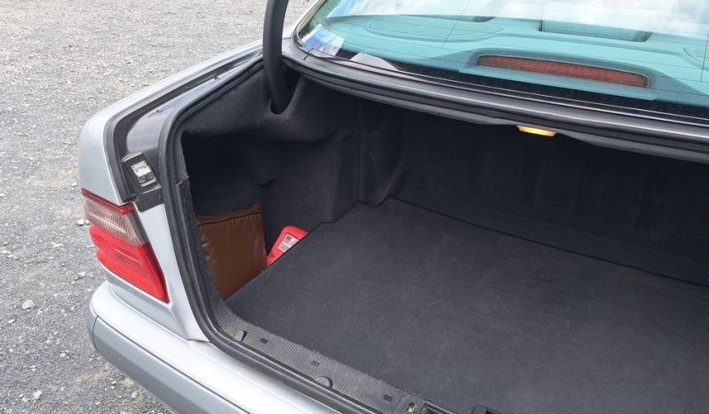 
								Mercedes-Benz E 200 CLASSIC Automatik/Klima voll									