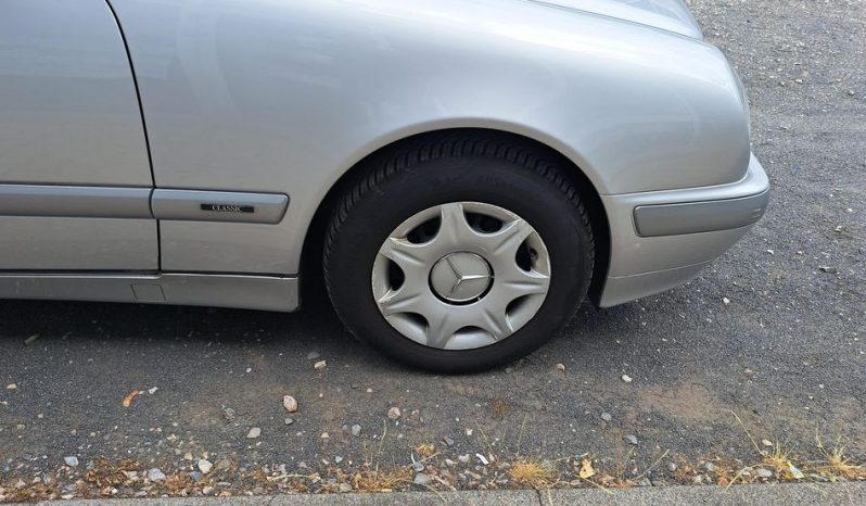 
								Mercedes-Benz E 200 CLASSIC Automatik/Klima voll									