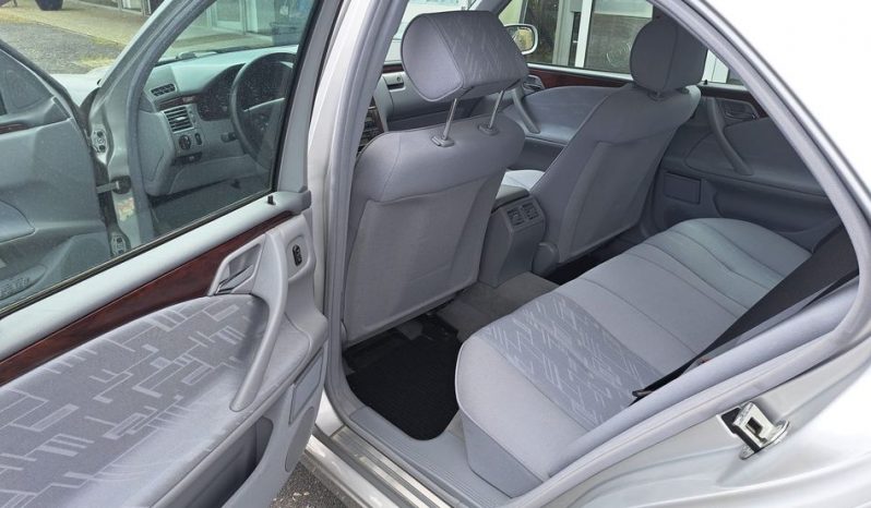 
								Mercedes-Benz E 200 CLASSIC Automatik/Klima voll									