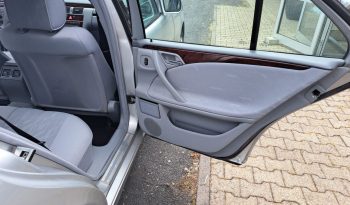 
									Mercedes-Benz E 200 CLASSIC Automatik/Klima voll								