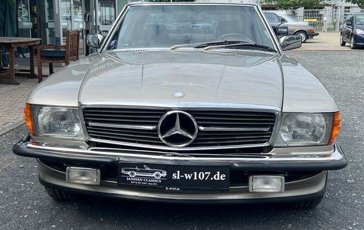 
								Mercedes-Benz SL 560 voll									