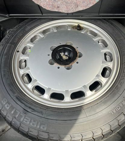 
								Mercedes-Benz SL 560 voll									