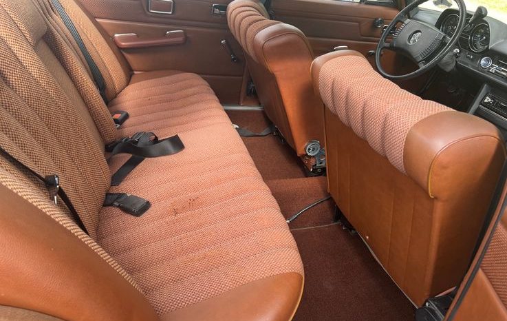 
								Mercedes-Benz 220 D / 8 Lenkradschaltung TOP Zustand voll									