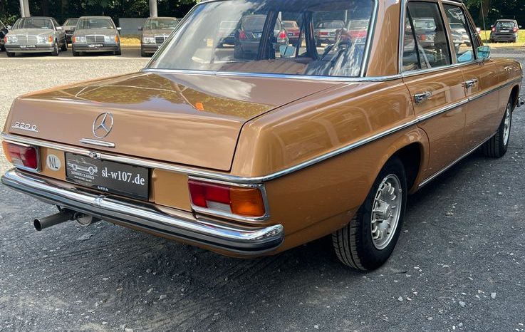 
								Mercedes-Benz 220 D / 8 Lenkradschaltung TOP Zustand voll									