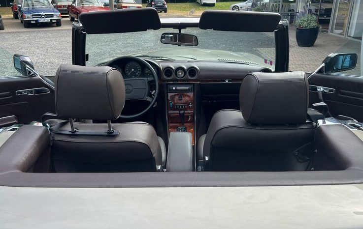 
								Mercedes-Benz SL 560 voll									