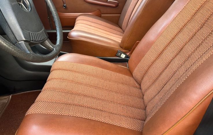 
								Mercedes-Benz 220 D / 8 Lenkradschaltung TOP Zustand voll									