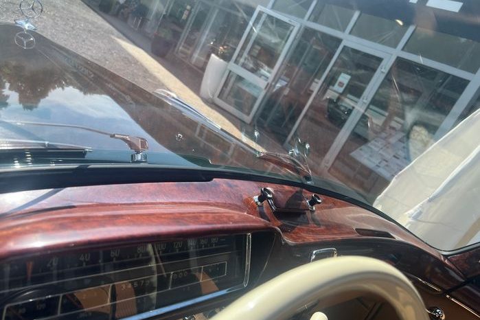 
								Mercedes-Benz 220 SE Ponton Coupe Schiebedach TOP voll									