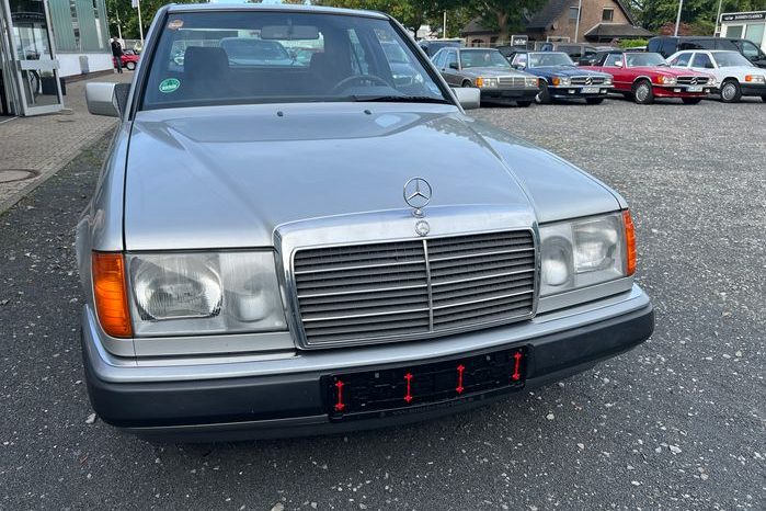 
								Mercedes-Benz E 2301.Hand / Scheckheft /Automatik/ 33139 km voll									