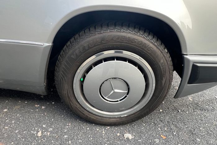 
								Mercedes-Benz E 2301.Hand / Scheckheft /Automatik/ 33139 km voll									