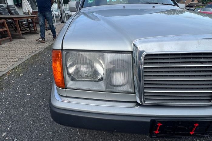 
								Mercedes-Benz E 2301.Hand / Scheckheft /Automatik/ 33139 km voll									