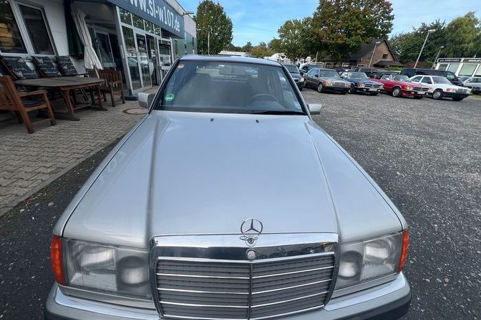 
								Mercedes-Benz E 2301.Hand / Scheckheft /Automatik/ 33139 km voll									