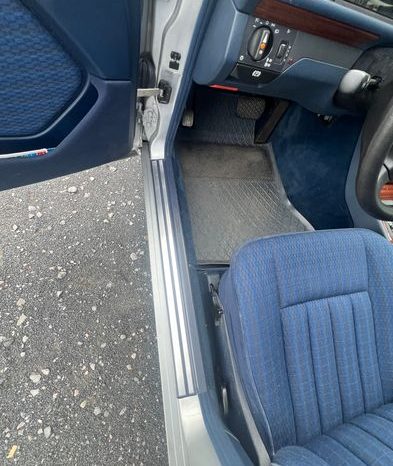 
								Mercedes-Benz E 2301.Hand / Scheckheft /Automatik/ 33139 km voll									